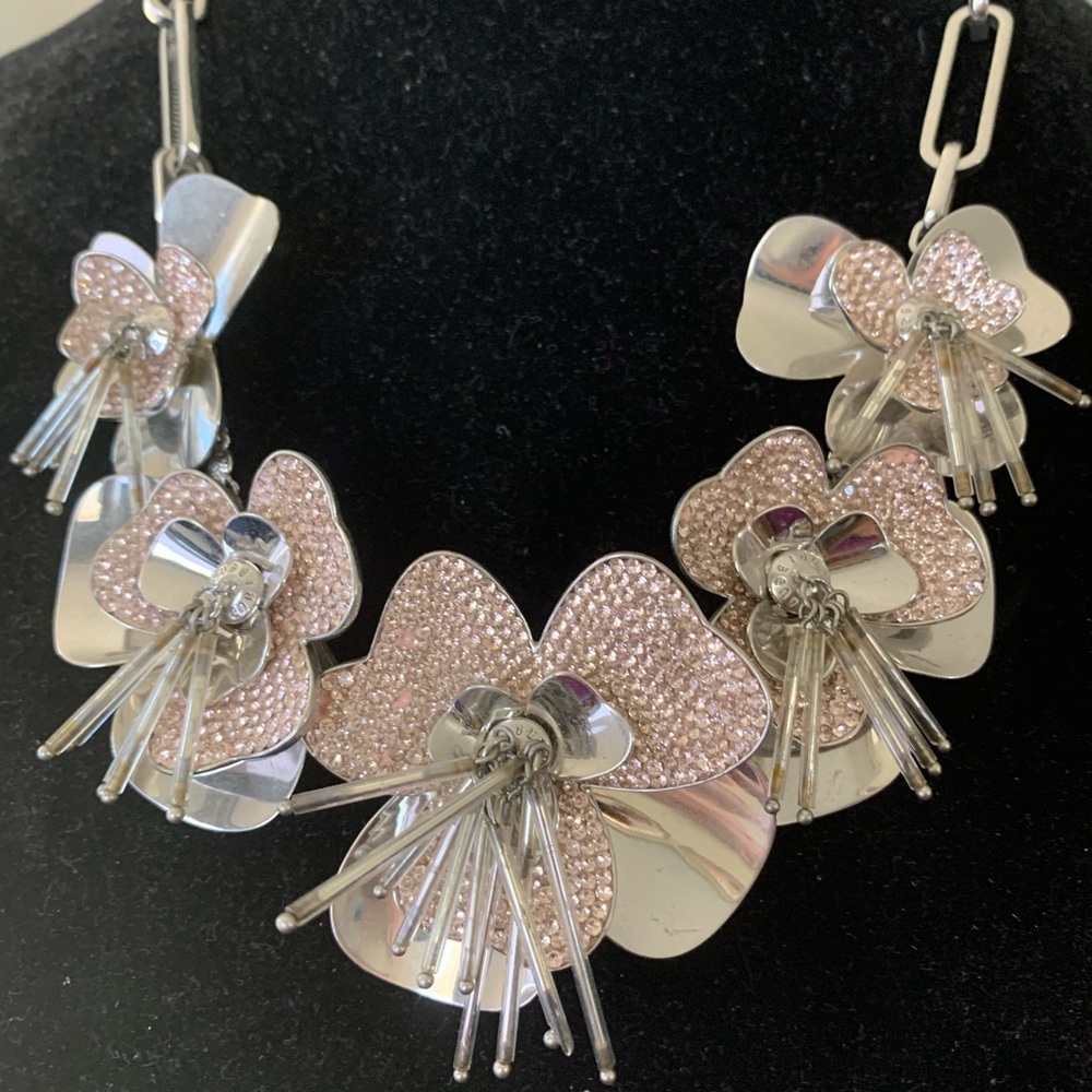 HENRI BENDEL FANTASY PETAL STATEMENT NECKLACE -🗣️MISSING CRYSTALS PLS 👁️@ pics